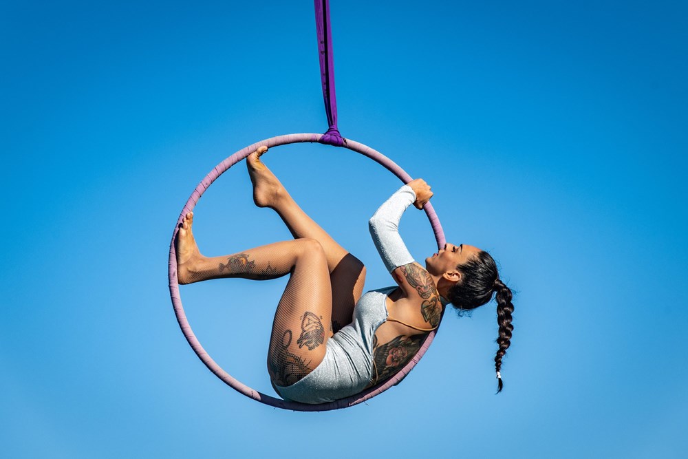 Ples na svili iznad vode - performans u pulskom Wake parku (Marijana BANKO/CROPIX)